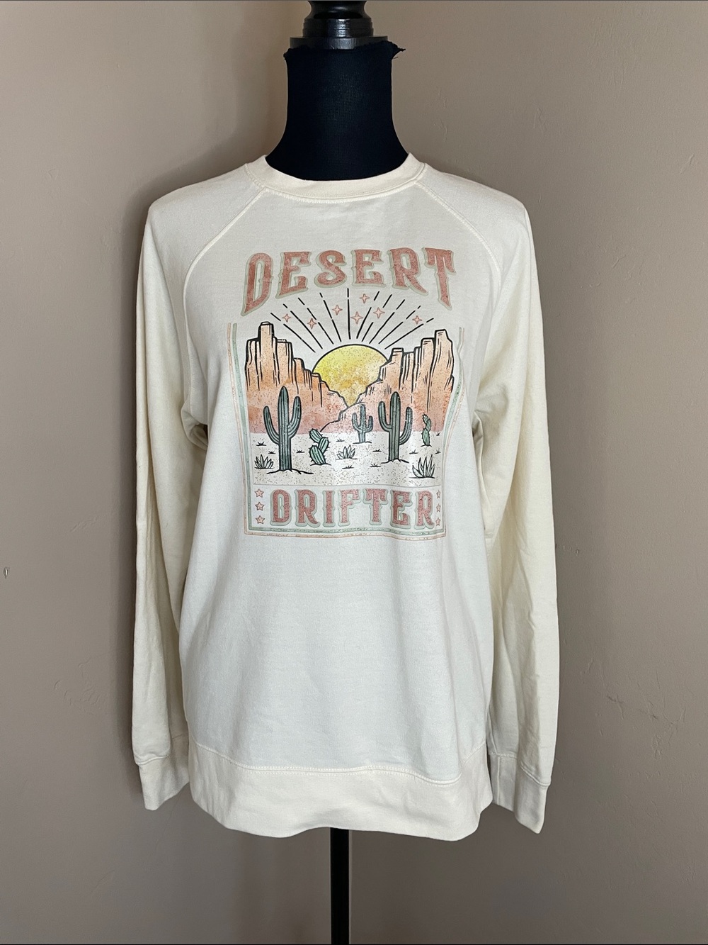 Women’s Desert Drifter Graphic Crewneck Sweater - Cream, Medium